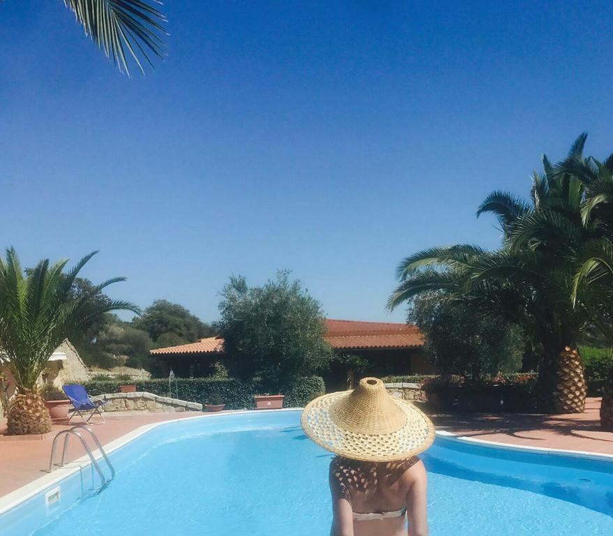 Residence Villa Smeralda Telti Екстер'єр фото