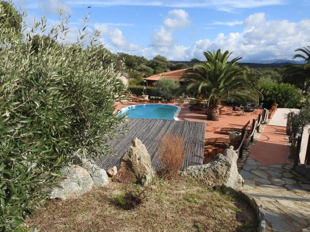 Residence Villa Smeralda Telti Екстер'єр фото
